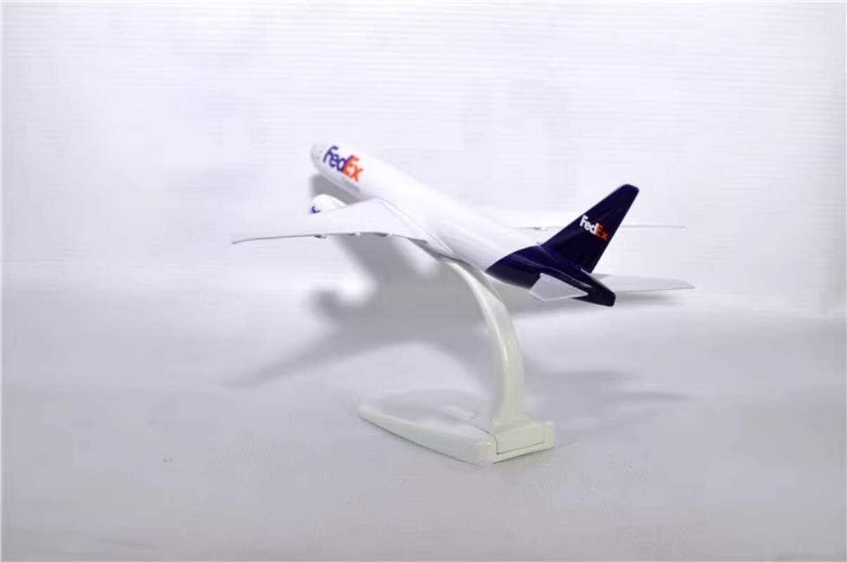เครื่องบินขนาด 20 ซม 	 FedEx A - Model Airplane Plastic บทวิจารณ์และราคา